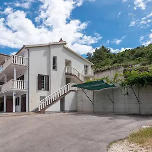 https://apartman-katarina-trogir-21220.hotels-in-trogir.com